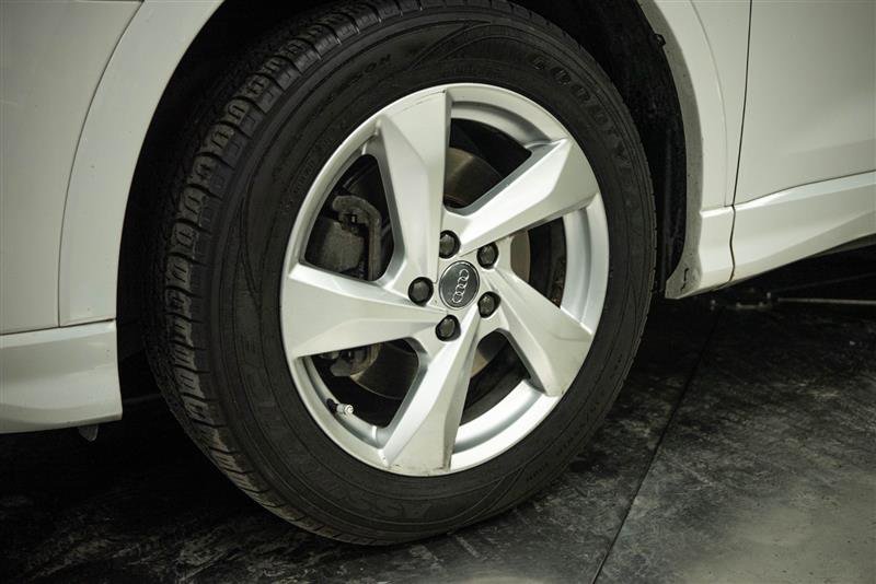 Used 2020 Audi Q3 2.0T Premium AWD/4WD image 3