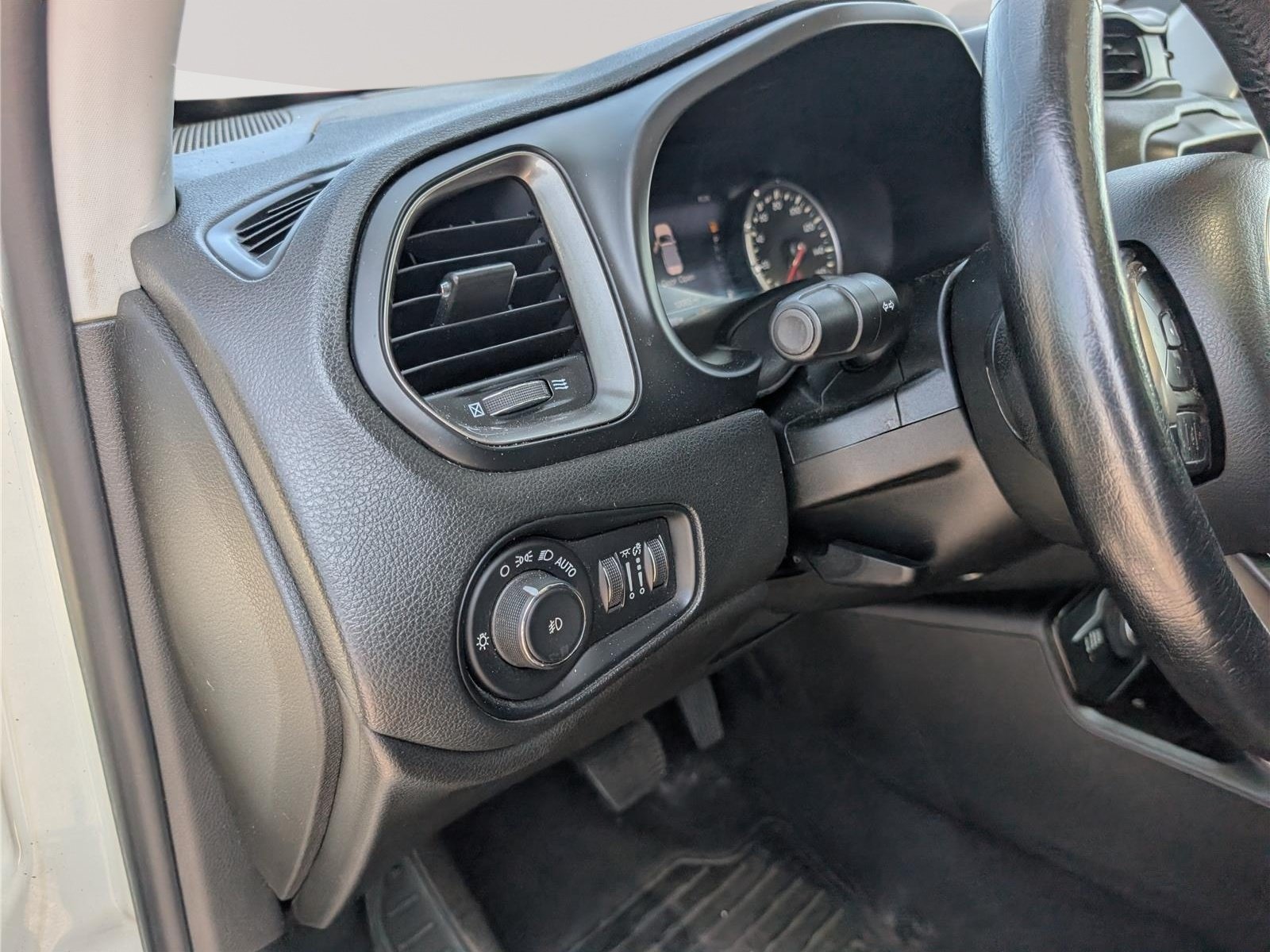 Used 2022 Jeep Renegade Limited w/ Sun, Sound & Wheels Group AWD/4WD image 22