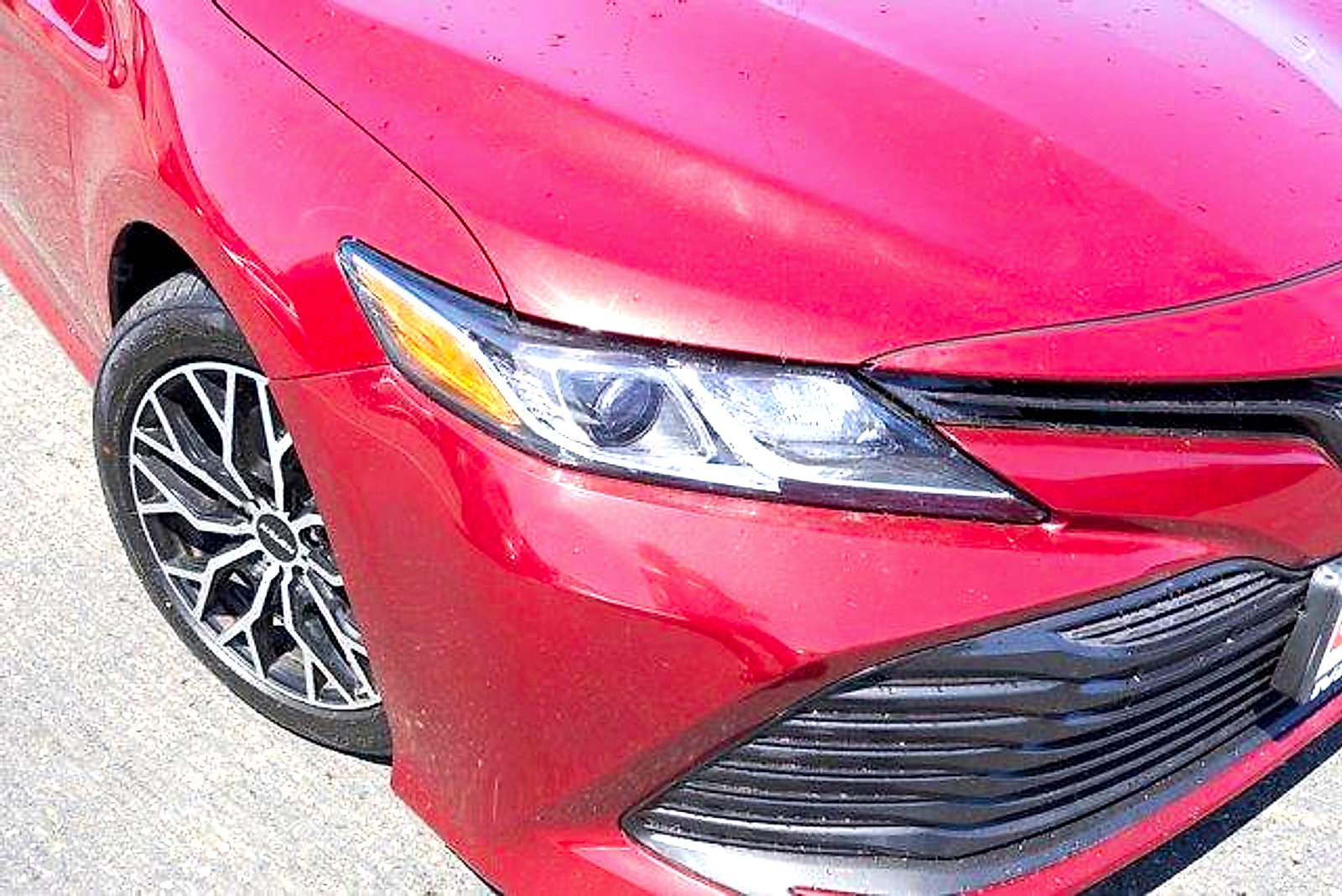Used 2019 Toyota Camry LE FWD image 2