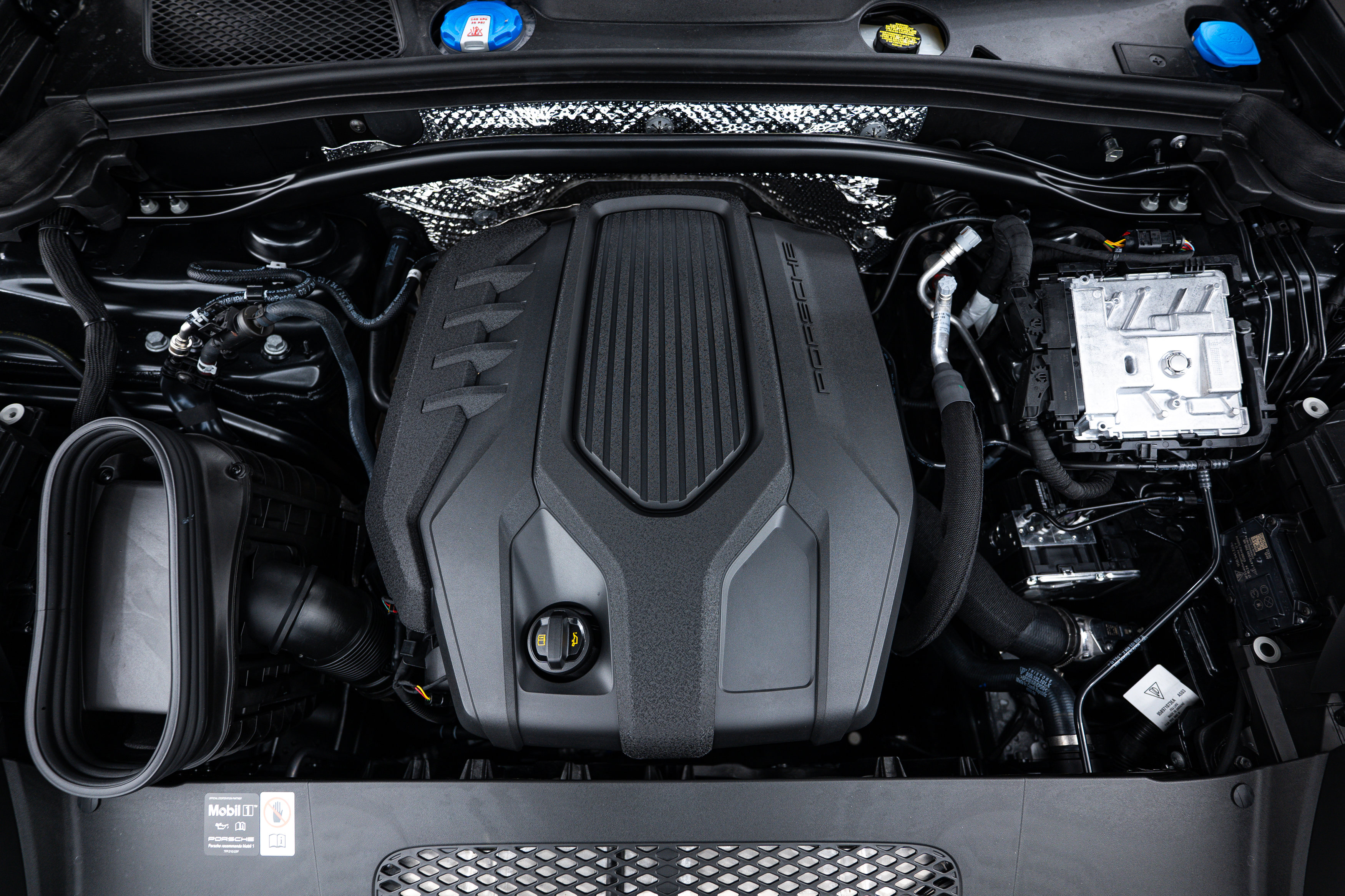 Certified 2025 Porsche Macan image 24