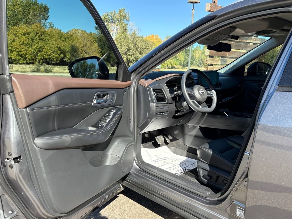 Used 2023 Nissan Rogue SL w/ SL Premium Package image 8