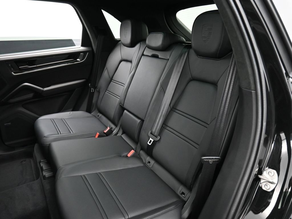 New 2026 Porsche Cayenne Turbo image 25