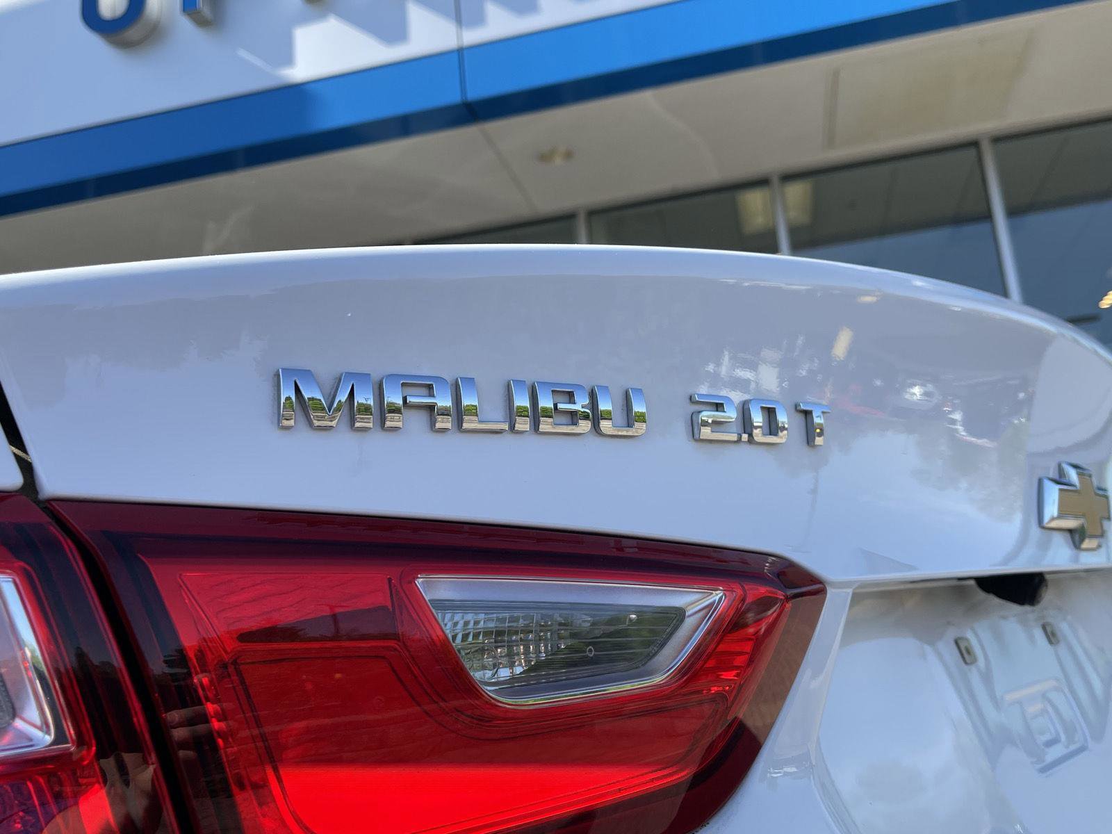 Used 2017 Chevrolet Malibu Premier w/ Driver Confidence Package FWD image 12
