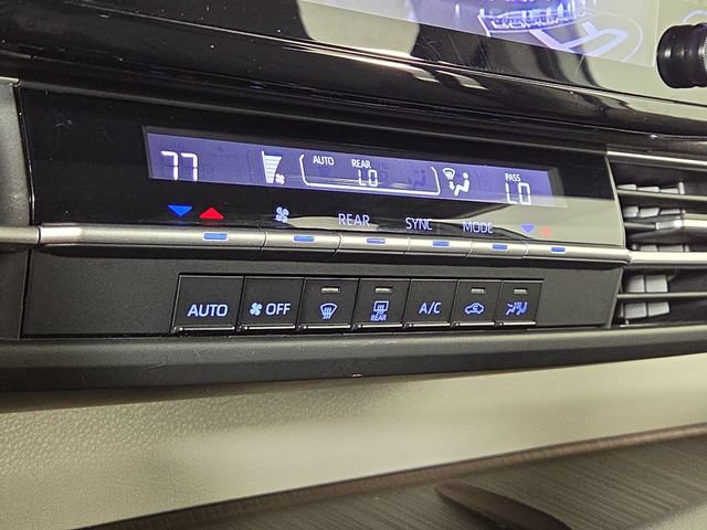 Used 2023 Toyota Sienna LE FWD image 21