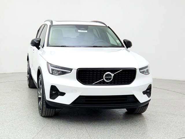 Certified 2024 Volvo XC40 B5 Plus w/ Protection Package Premier image 2