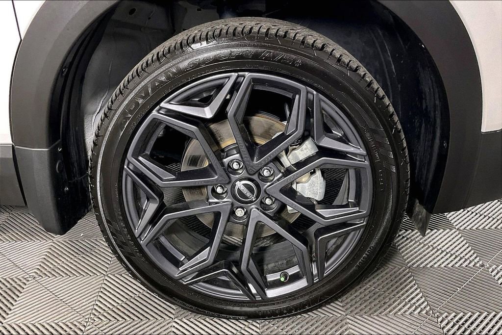 Certified 2025 Nissan Kicks SV image 11