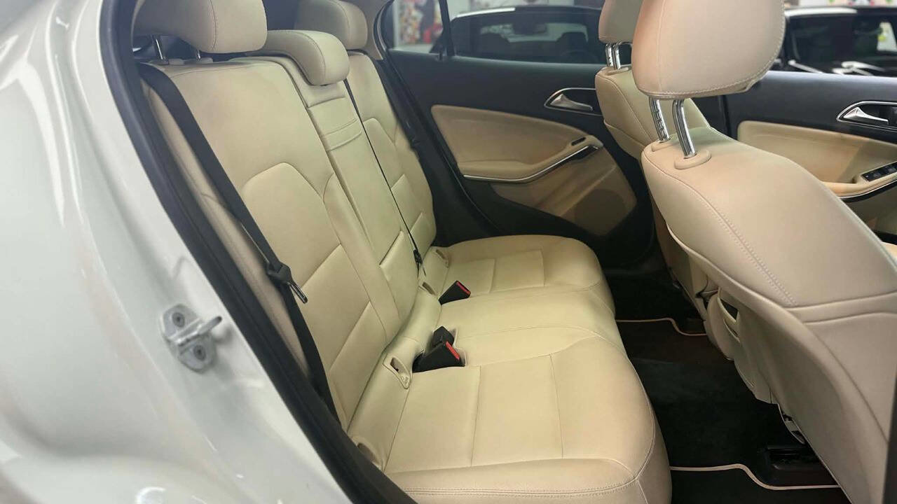 Used 2015 Mercedes-Benz GLA 250 4MATIC image 17