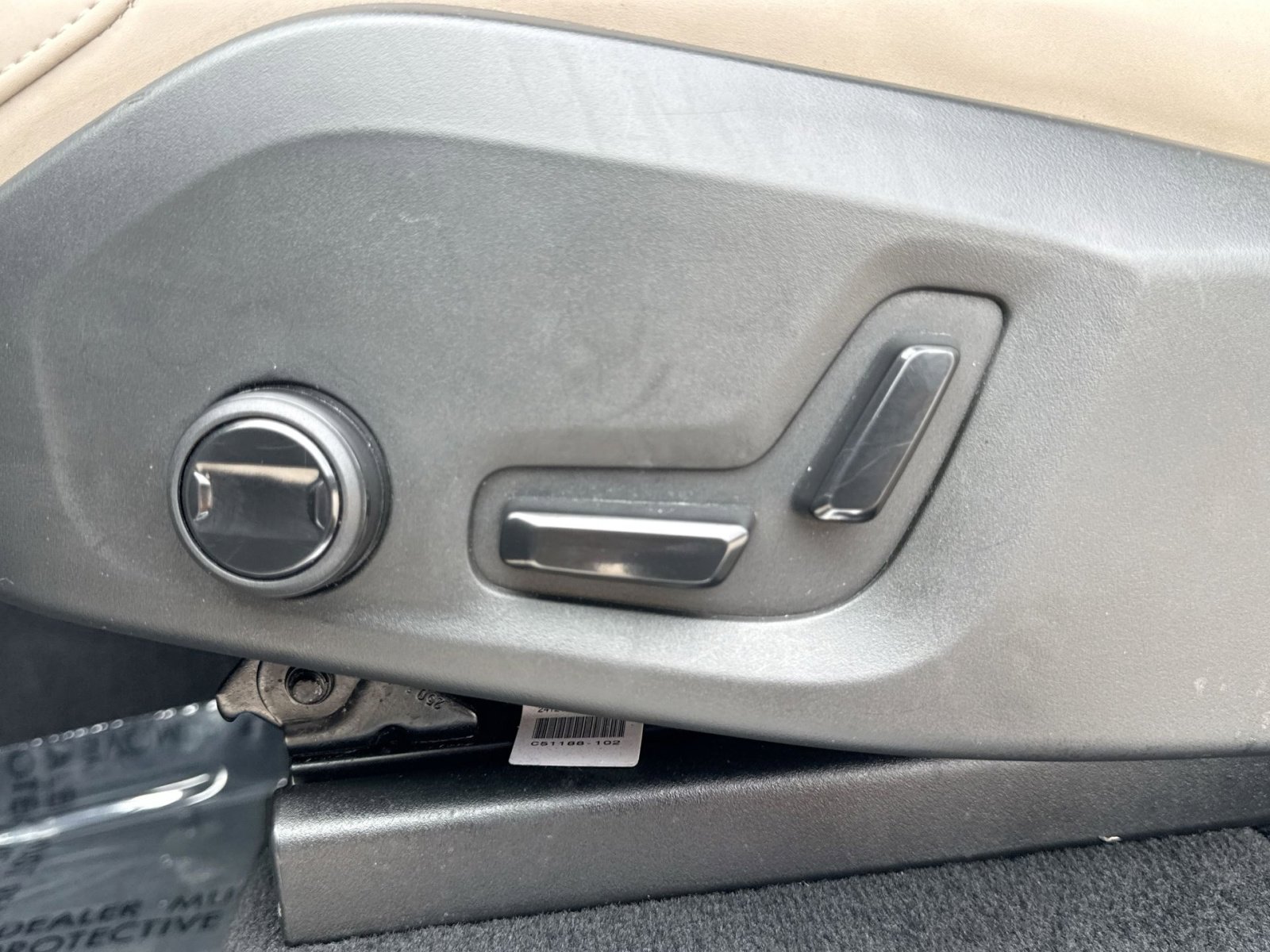 Certified 2025 Volvo XC90 B5 Plus AWD/4WD image 14