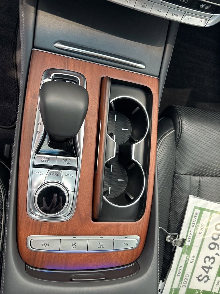 Used 2020 Kia K900 Luxury image 18