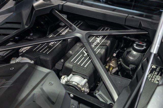 Used 2021 Lamborghini Huracan EVO RWD image 30