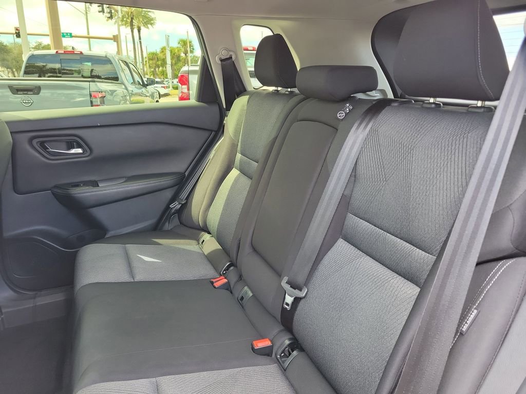 Used 2024 Nissan Rogue SV image 11