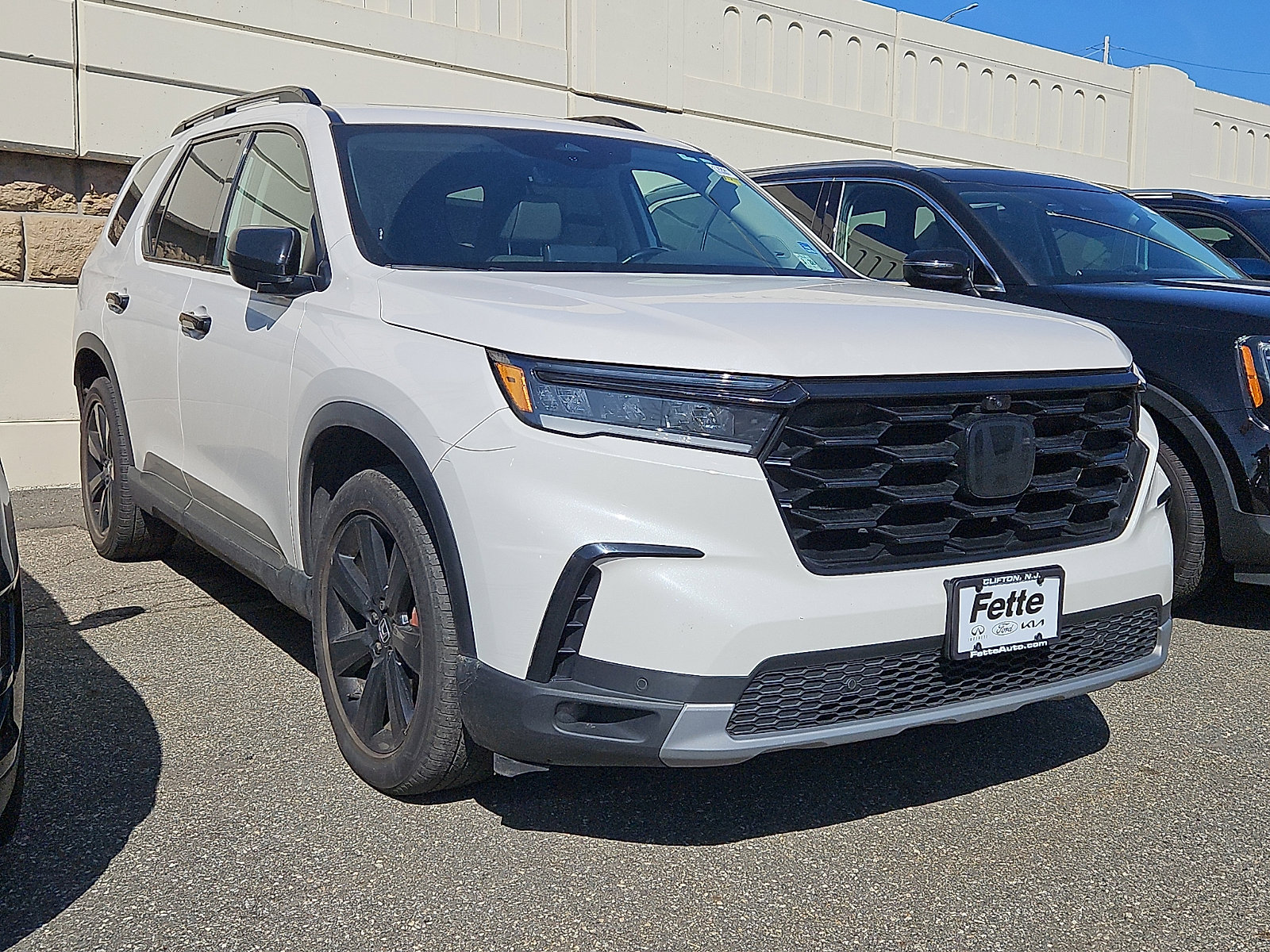 Used 2023 Honda Pilot Elite image 3