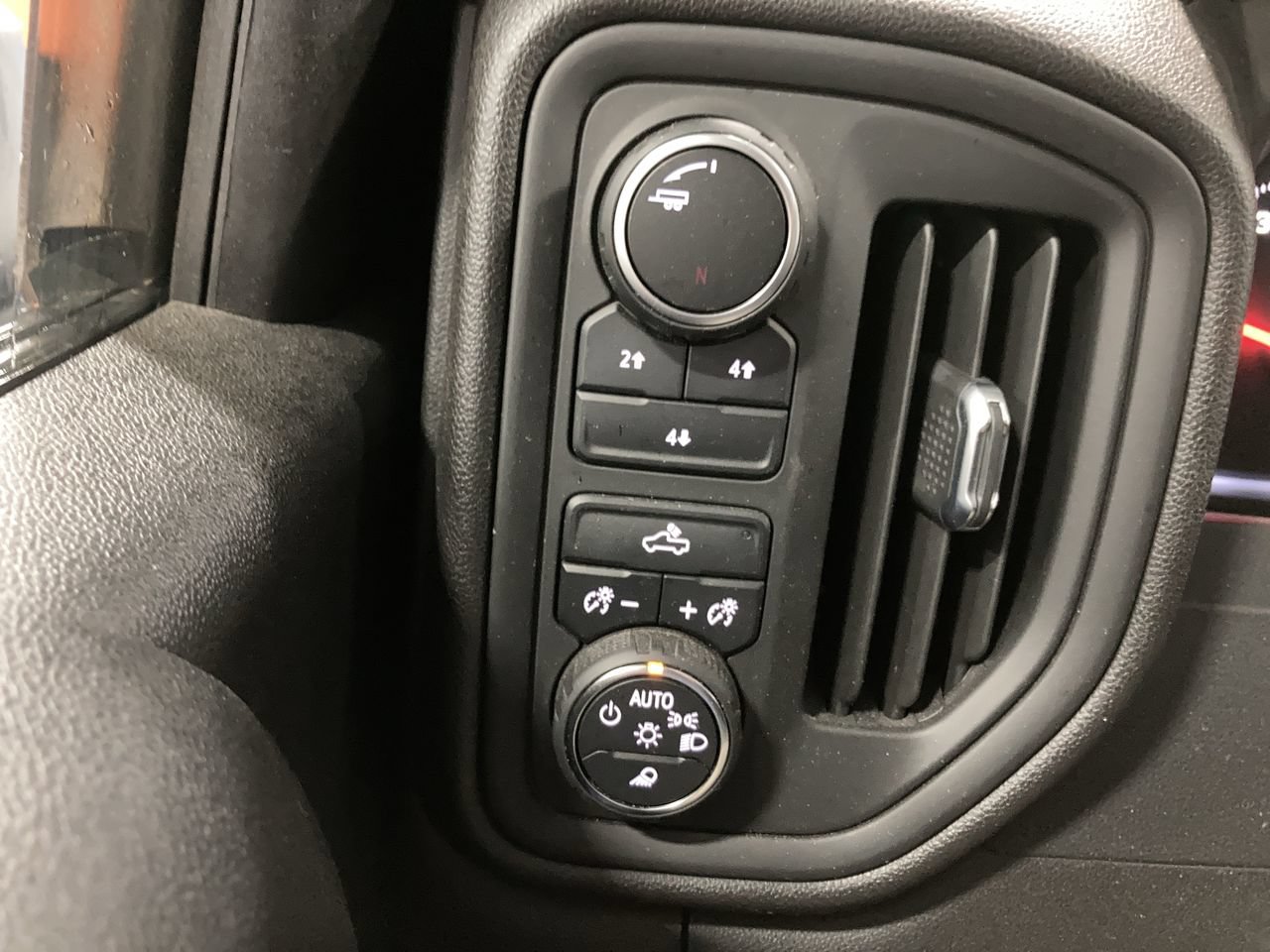 Used 2021 Chevrolet Silverado 2500 Custom w/ Custom Value Package AWD/4WD image 15