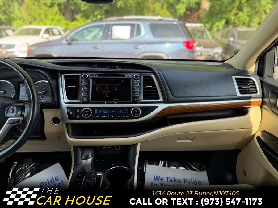 Used 2019 Toyota Highlander Limited Platinum FWD image 30