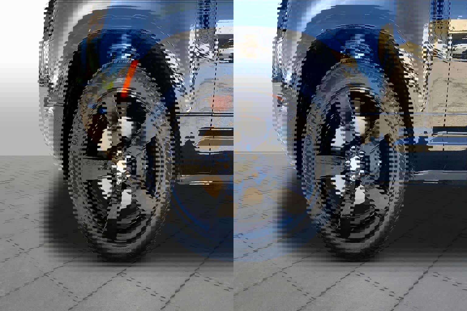 Certified 2025 Land Rover Defender 110 X-Dynamic SE image 9