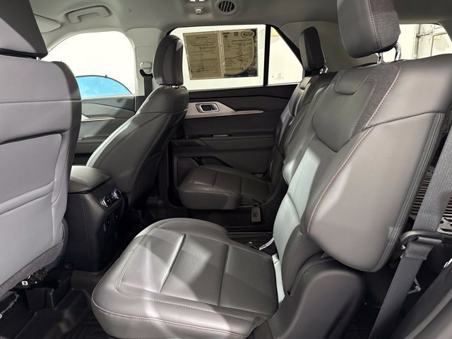 Used 2025 Ford Explorer Active w/ Active Comfort Package RWD image 16