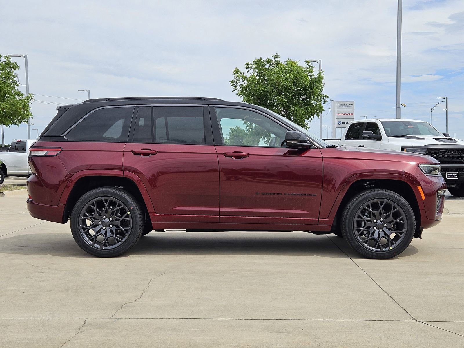 New 2026 Jeep Grand Cherokee Summit AWD/4WD image 7