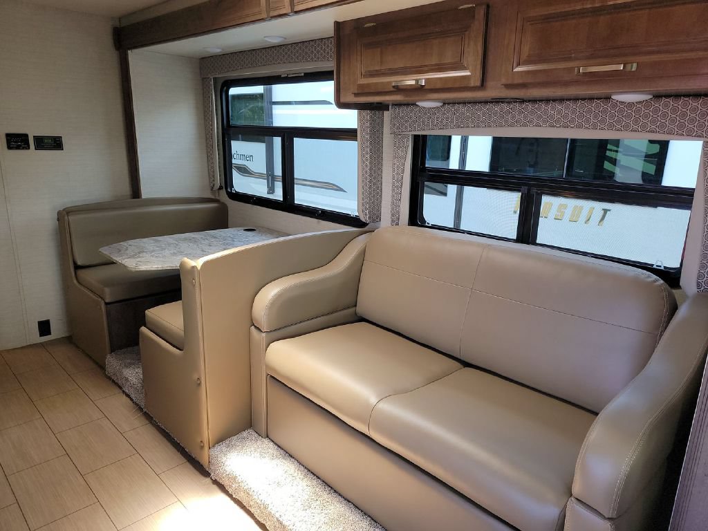 Used 2018 Ford E-450 and Econoline 450 Super Duty w/ Motorhome Prep Package RWD image 7