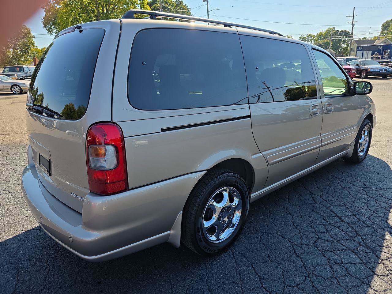 Used 2003 Oldsmobile Silhouette GLS image 2