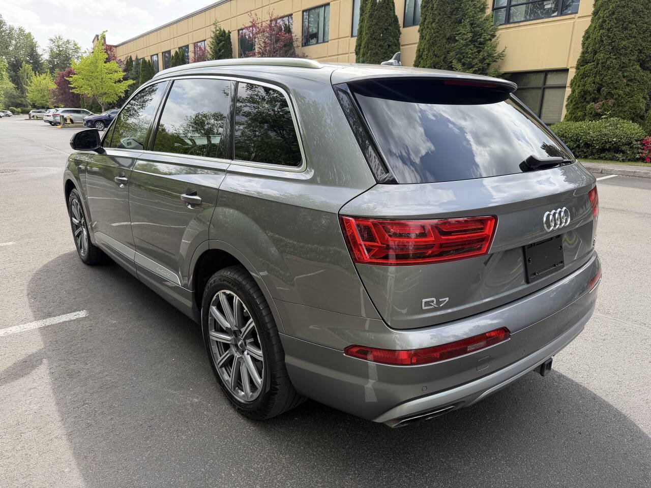 Used 2017 Audi Q7 3.0T Premium Plus w/ Premium Plus Package AWD/4WD image 9