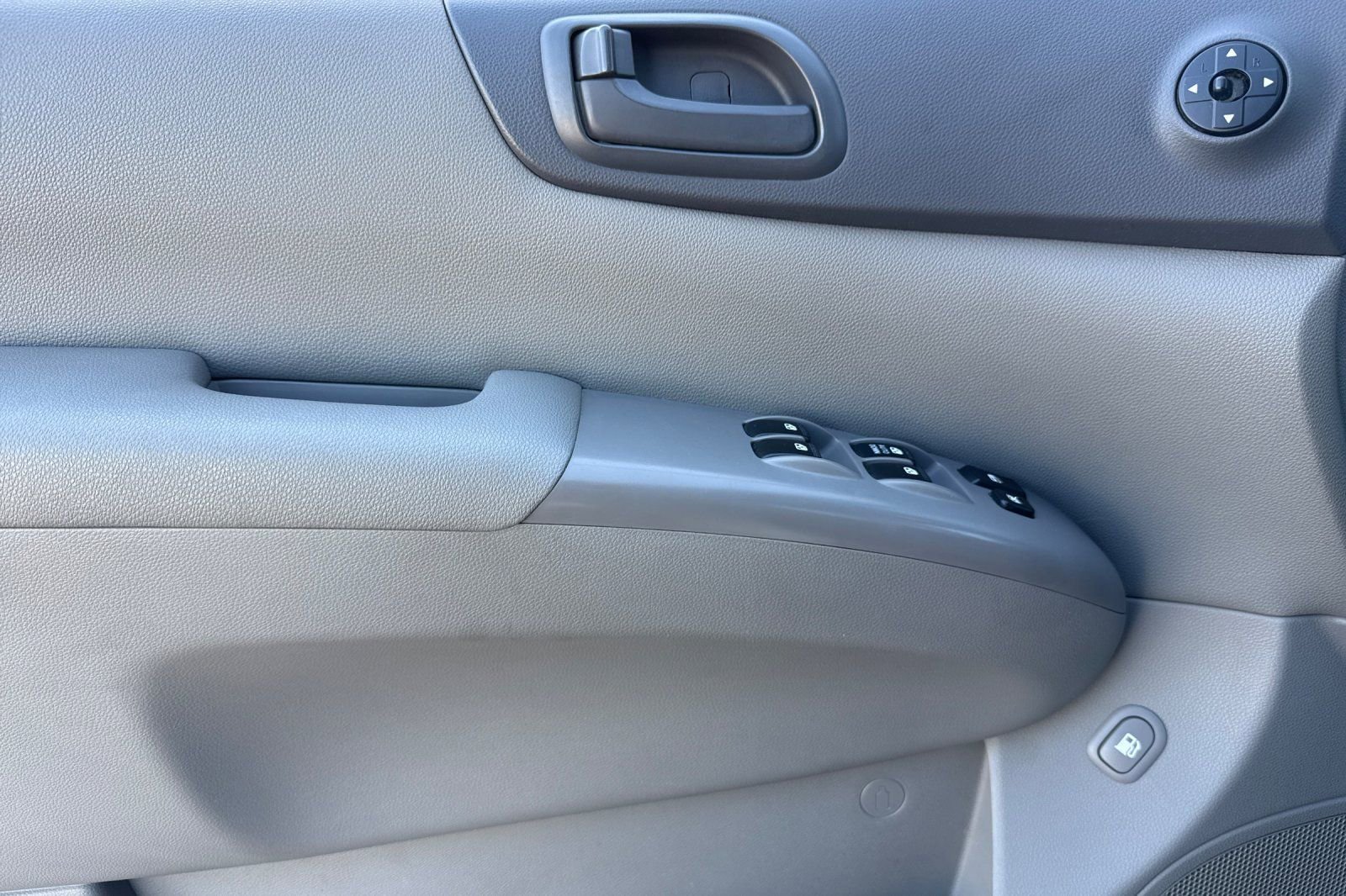 Used 2014 Kia Sedona LX FWD image 11
