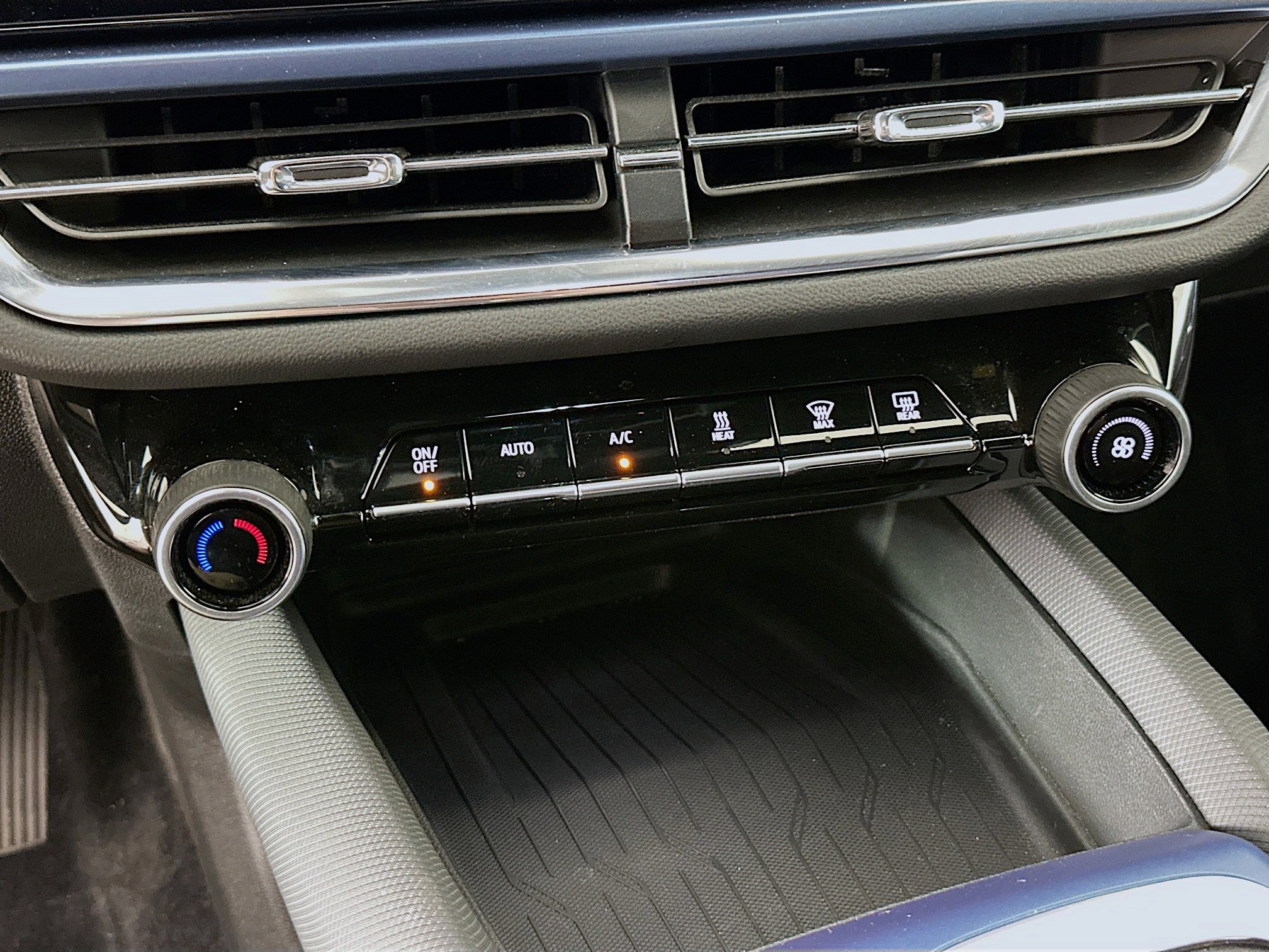 Used 2024 Chevrolet Equinox EV LT image 24