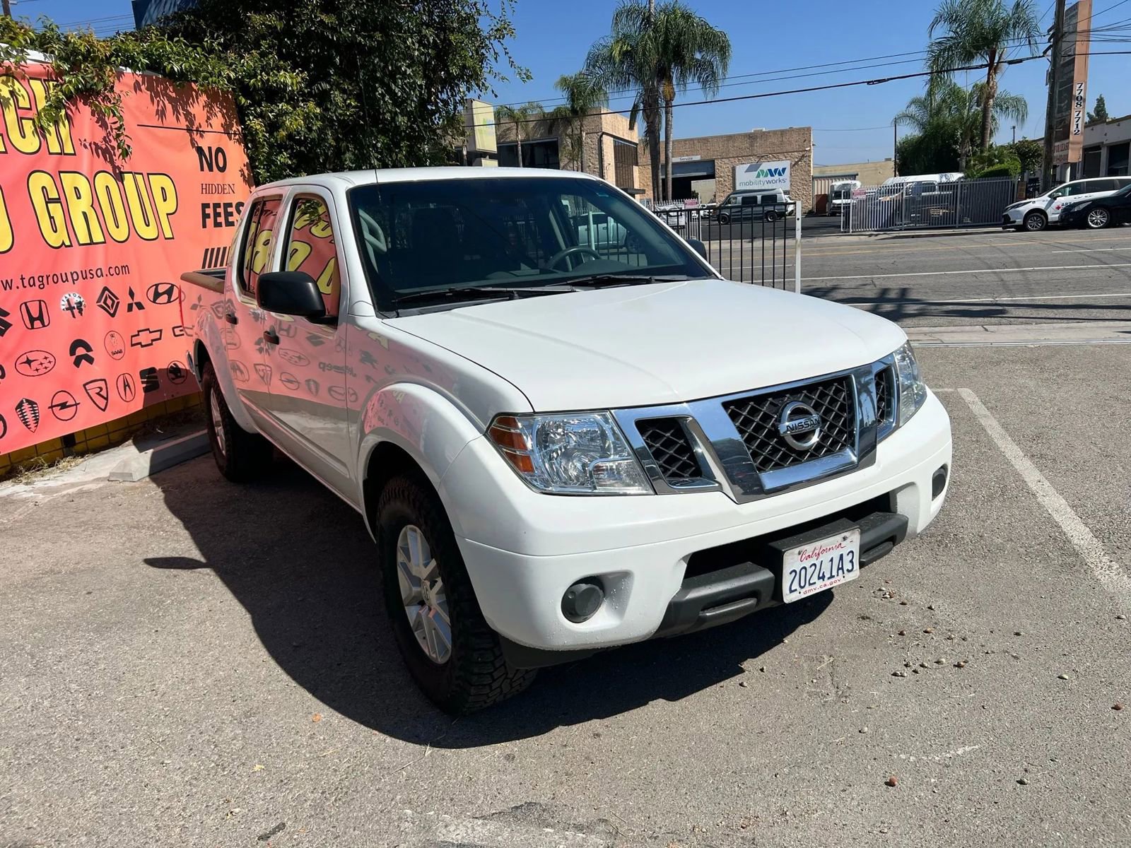 Used 2019 Nissan Frontier SV image 3