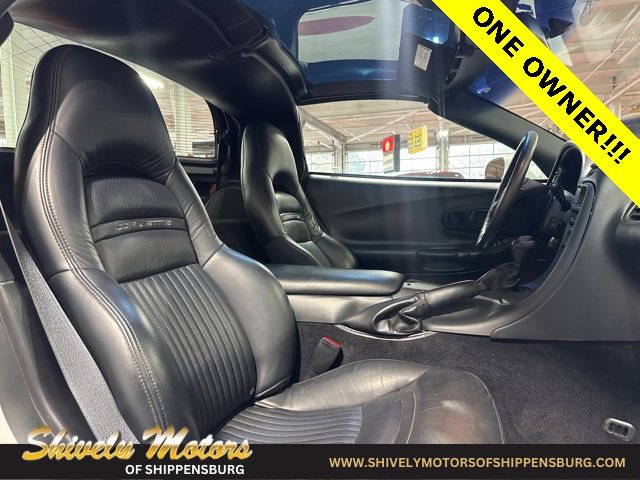 Used 2004 Chevrolet Corvette Coupe w/ Roof Package image 27