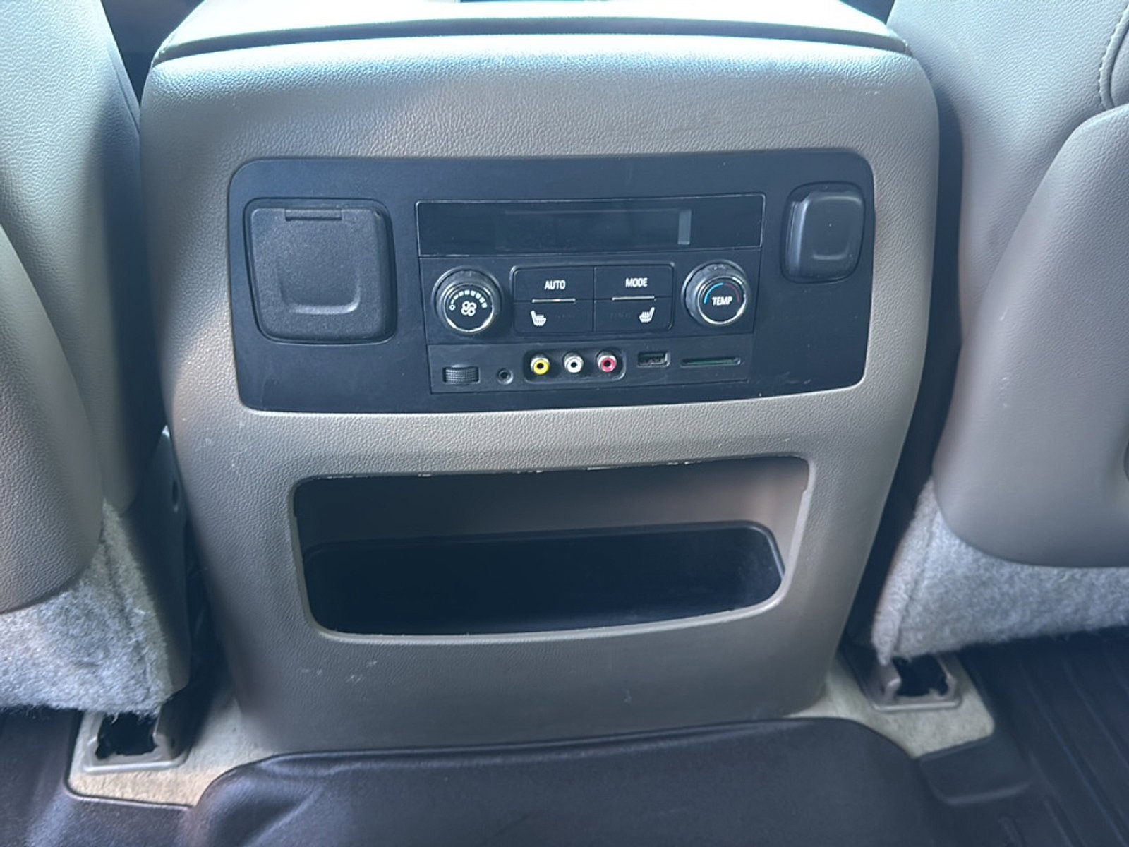 Used 2015 GMC Yukon SLT w/ Open Road Package AWD/4WD image 23