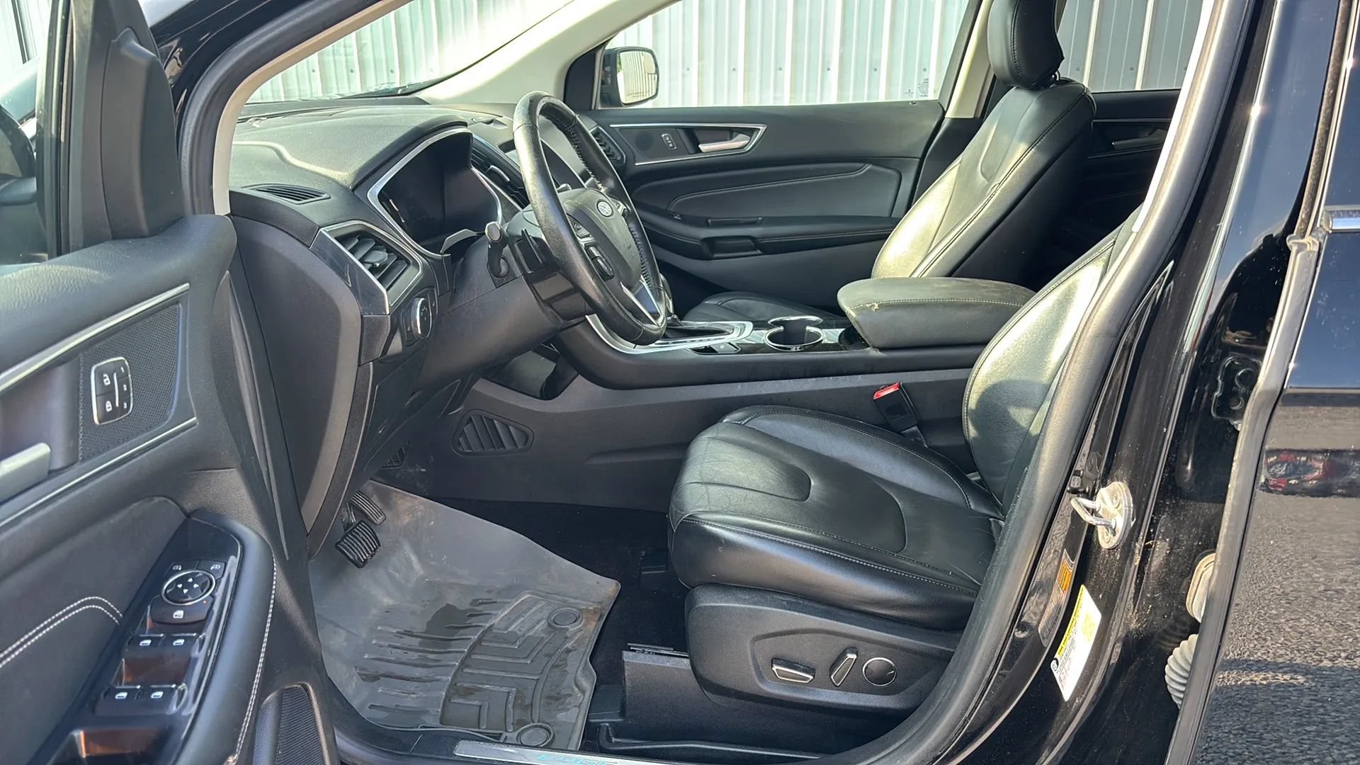 Used 2018 Ford Edge Titanium AWD/4WD image 18