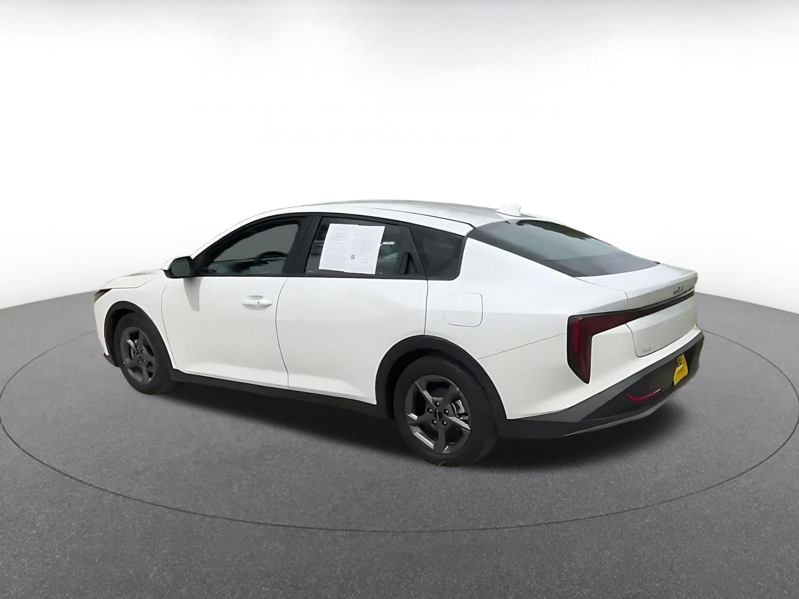 Used 2025 Kia K4 FWD image 11
