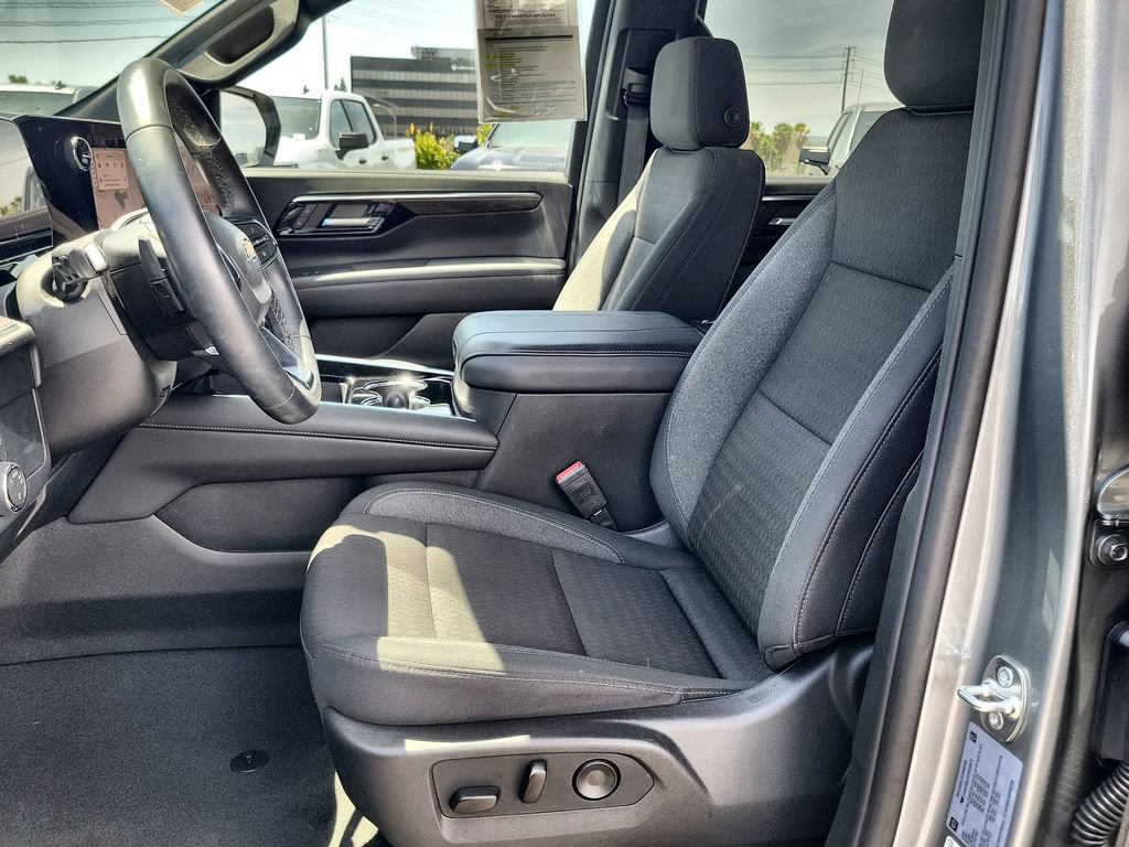 Used 2026 Chevrolet Suburban LS RWD image 19
