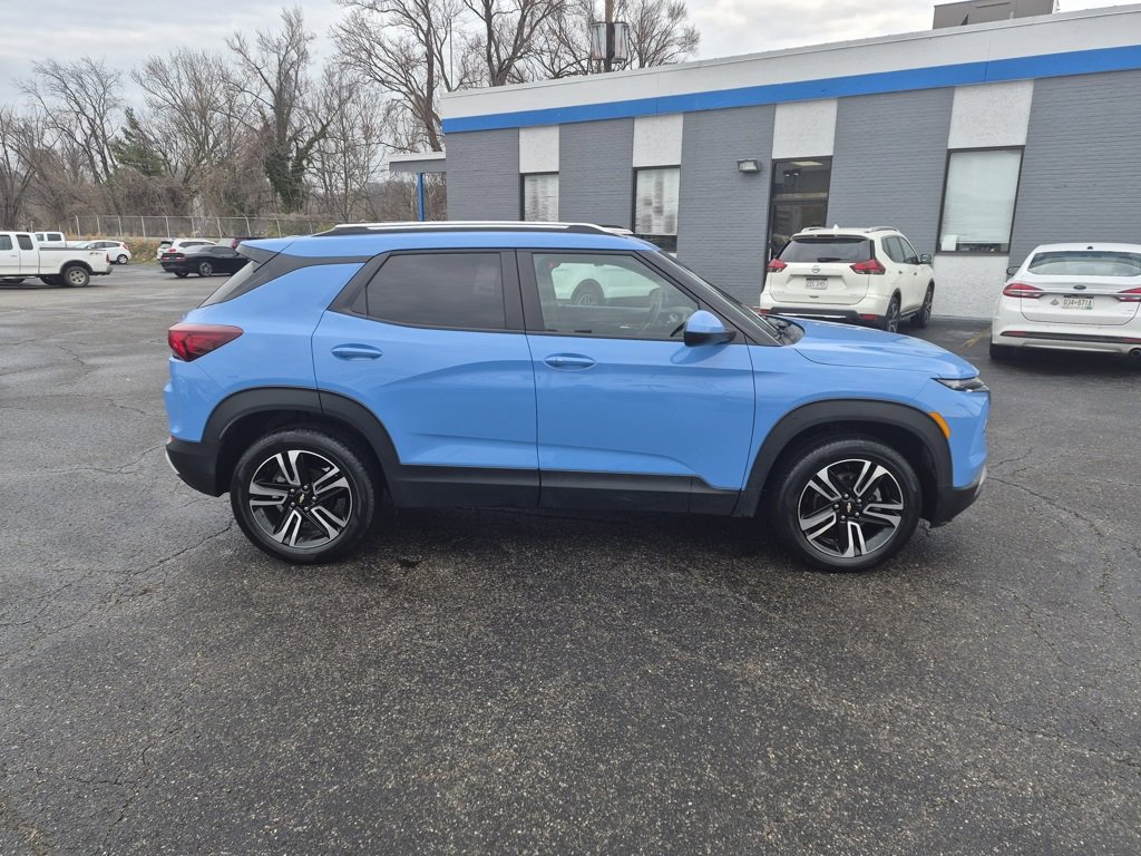 Used 2024 Chevrolet TrailBlazer LT w/ LT Cold Weather Package image 2