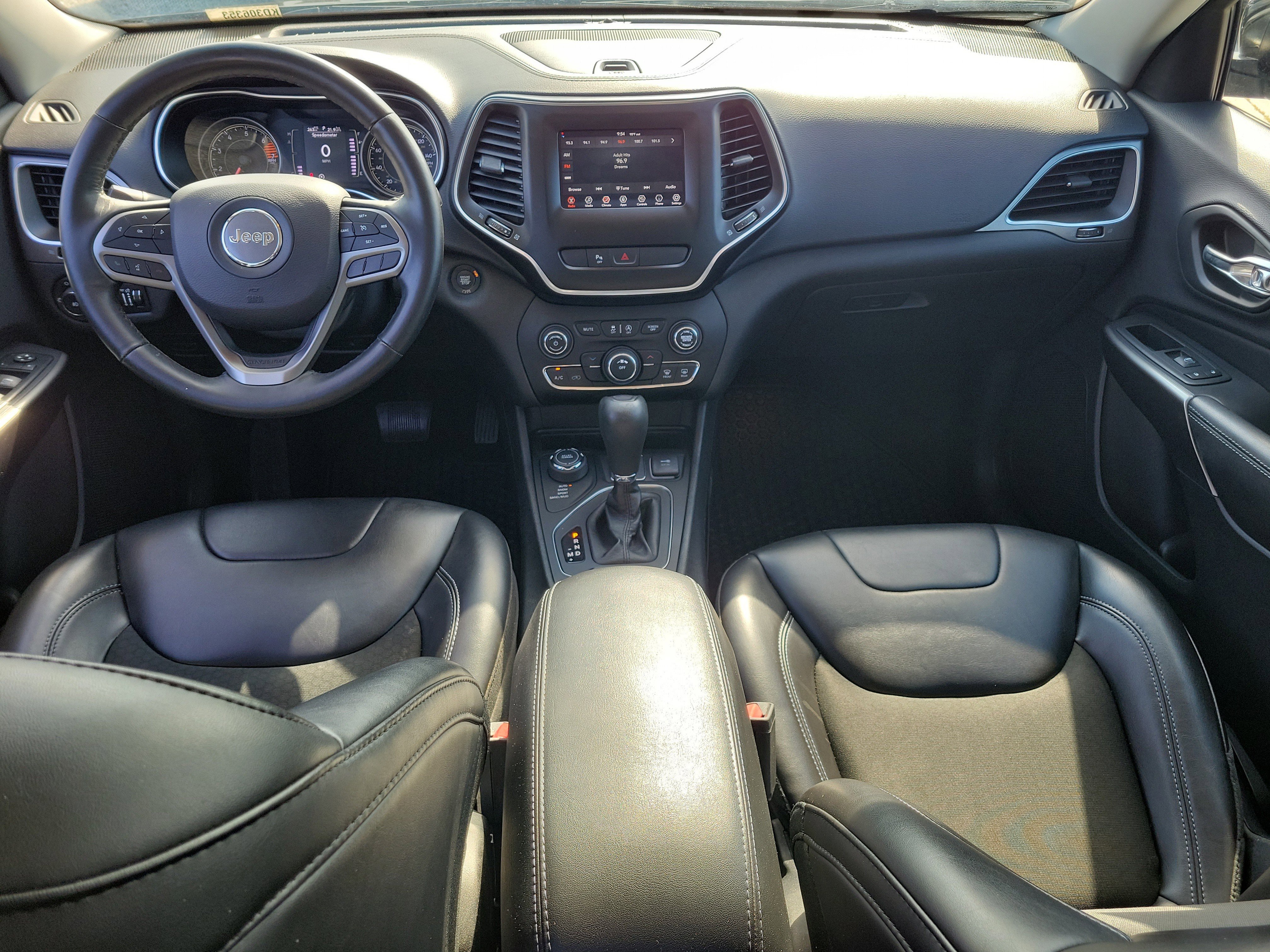 Used 2019 Jeep Cherokee Latitude Plus w/ Cold Weather Group AWD/4WD image 16