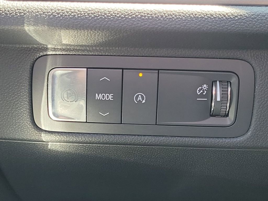 Used 2026 Chevrolet Traverse LT FWD image 17
