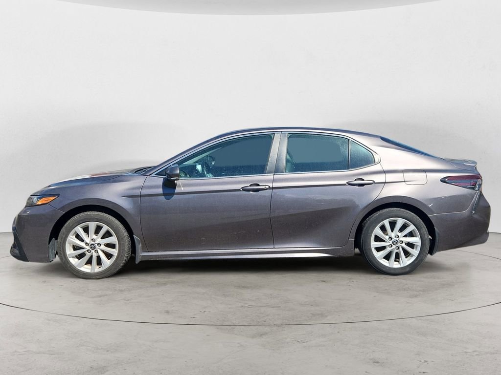 Used 2022 Toyota Camry SE FWD image 2