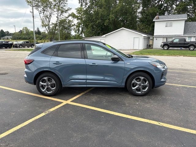 Used 2024 Ford Escape ST-Line w/ Tech Pack #1 AWD/4WD image 2