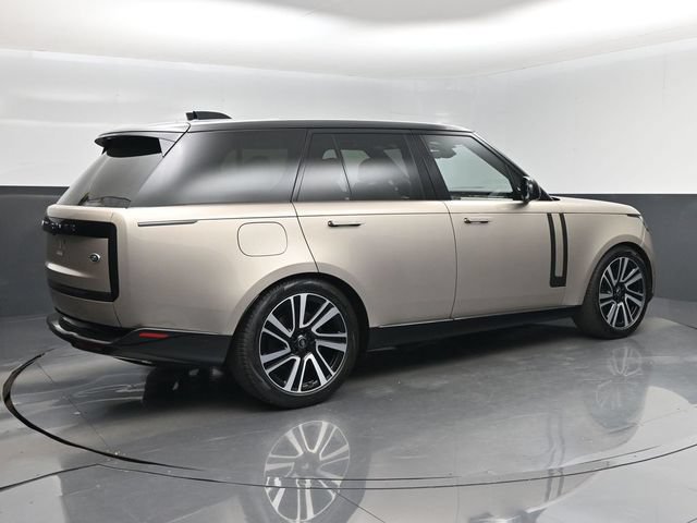 Used 2023 Land Rover Range Rover SE AWD/4WD image 3