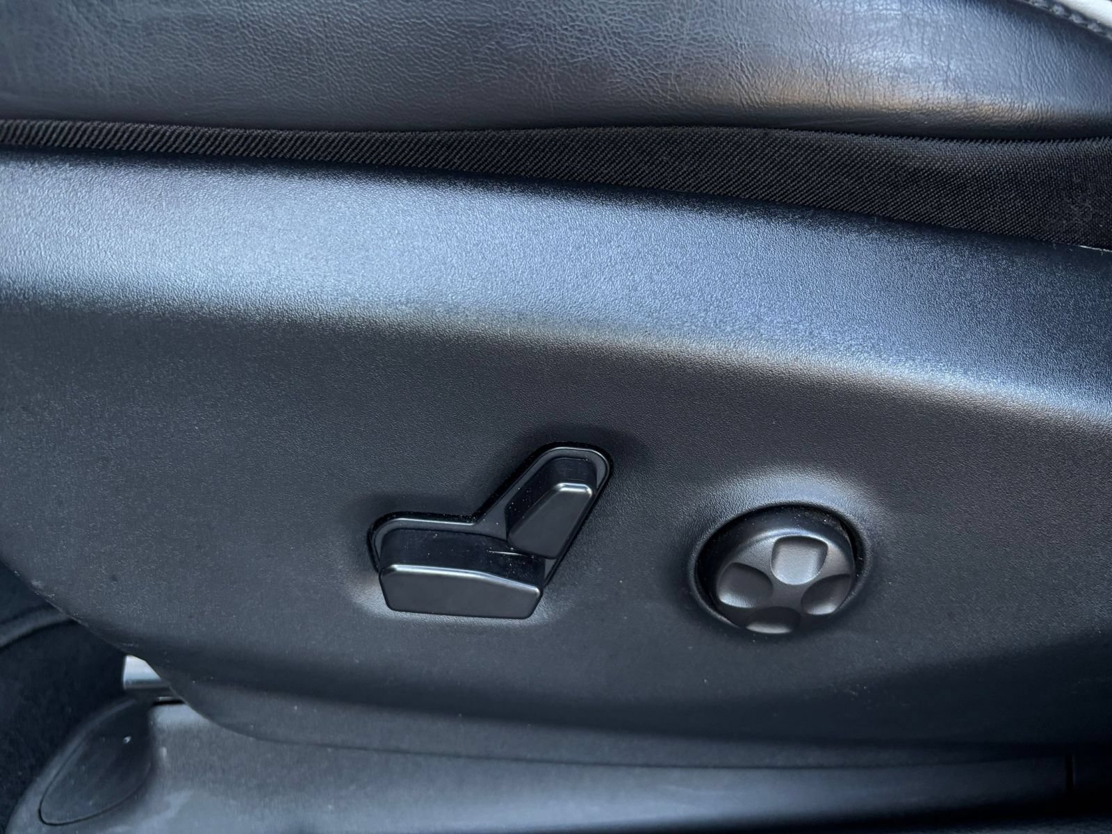 Used 2025 Chrysler Pacifica Limited FWD image 22