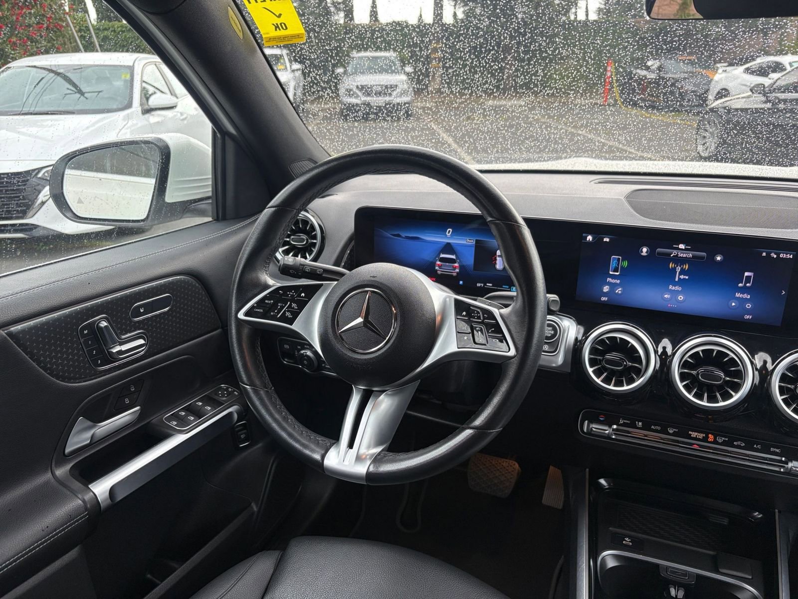 Used 2025 Mercedes-Benz GLB 250 4MATIC image 37