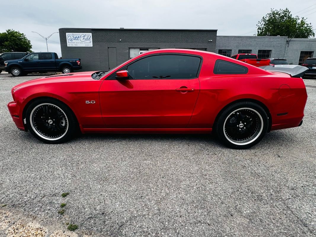 Used 2014 Ford Mustang GT Premium w/ Comfort Package RWD image 5
