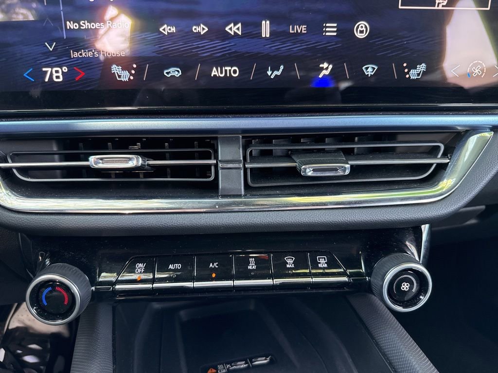 Used 2025 Chevrolet Equinox EV LT w/ Convenience Package FWD image 63