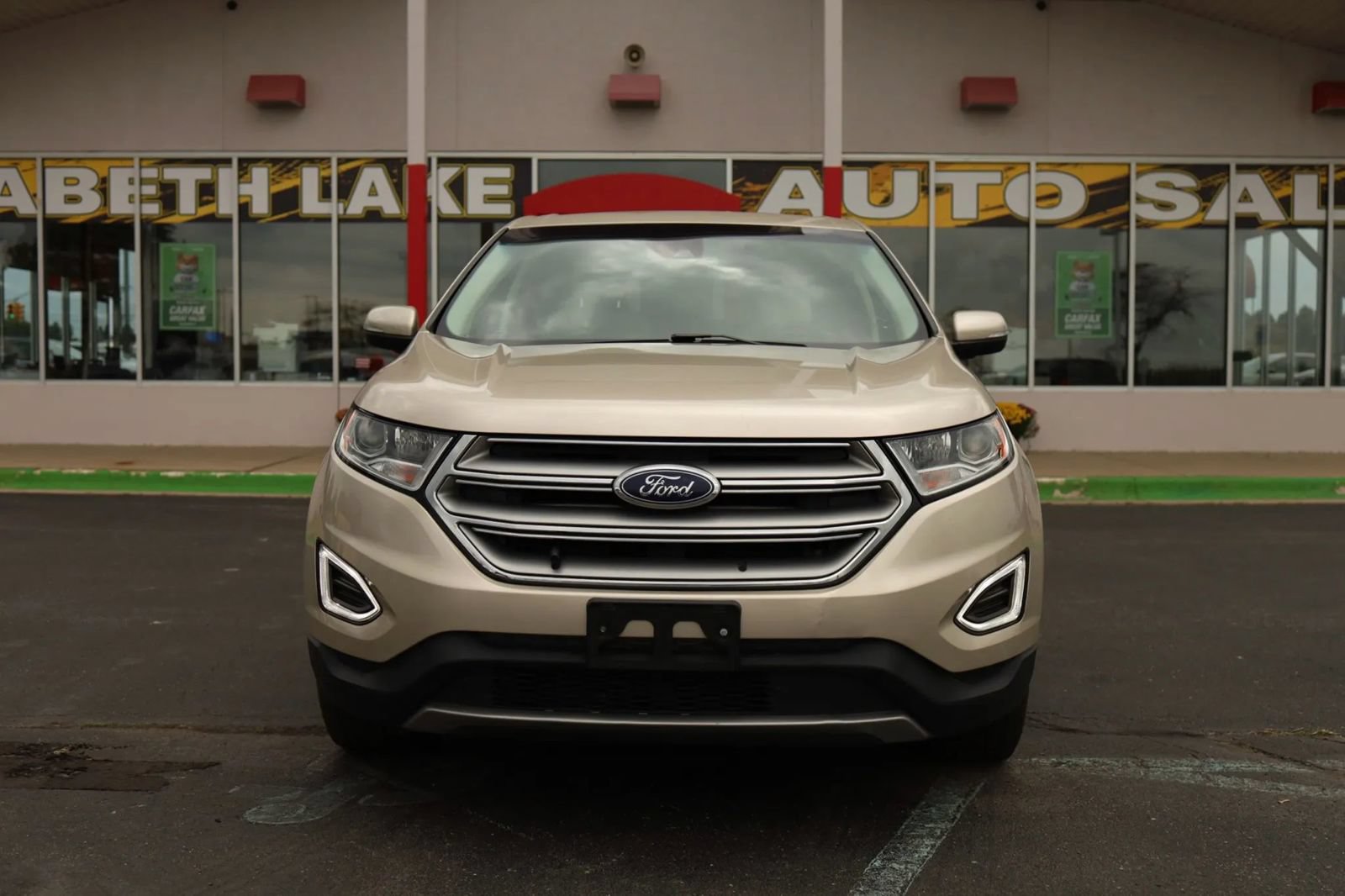 Used 2018 Ford Edge Titanium w/ Ford Safe & Smart Package AWD/4WD image 2