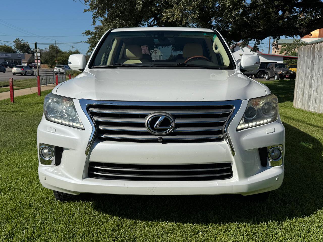 Used 2013 Lexus LX 570 4WD w/ Luxury Pkg image 11