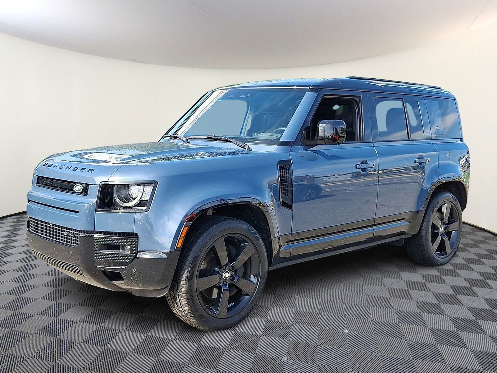 Used 2023 Land Rover Defender 110 X-Dynamic SE AWD/4WD image 1