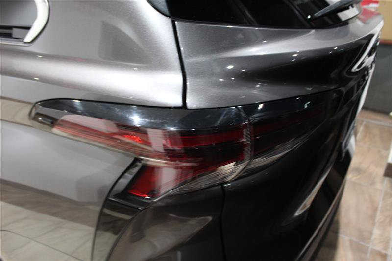Used 2023 Toyota Sienna LE w/ LE Plus Package FWD image 11