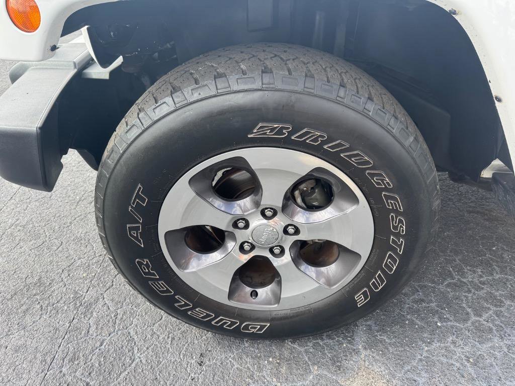 Used 2016 Jeep Wrangler Unlimited Sahara w/ Connectivity Group image 21