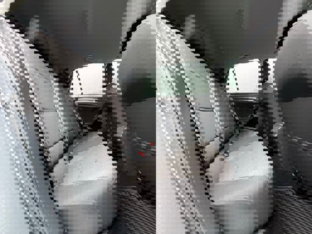 Used 2021 Volkswagen Golf 4-Door image 14