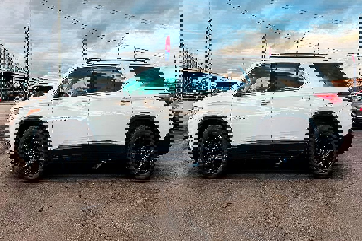 Used 2021 Chevrolet Traverse LS image 9