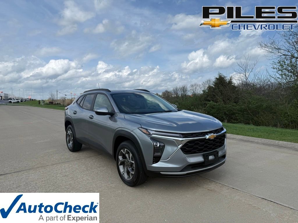 Used 2025 Chevrolet Trax LT image 1